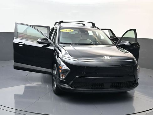 Certified 2024 Hyundai Kona SEL FWD image 30