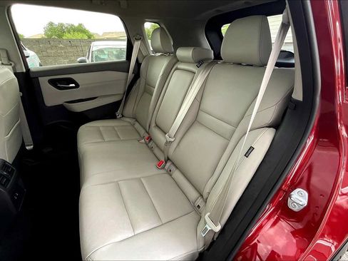 Certified 2024 Nissan Rogue SL FWD image 19