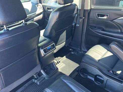 Used 2018 Toyota Highlander SE AWD/4WD image 10