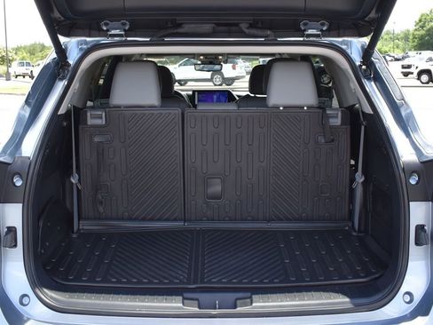 Used 2024 Toyota Highlander Platinum AWD/4WD image 10