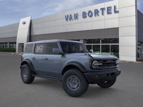 New 2025 Ford Bronco Outer Banks w/ Sasquatch Package image 7