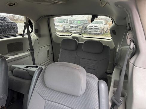 Used 2010 Chrysler Town & Country Touring image 15