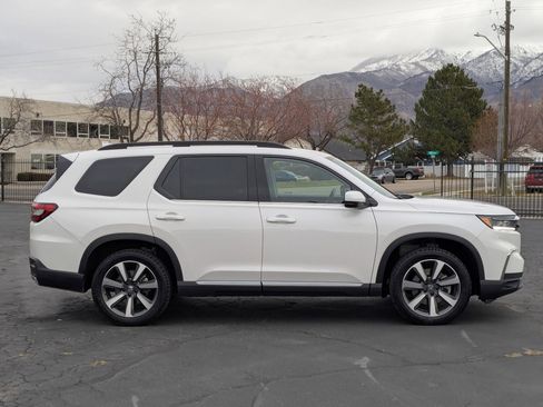 Used 2023 Honda Pilot Touring image 2