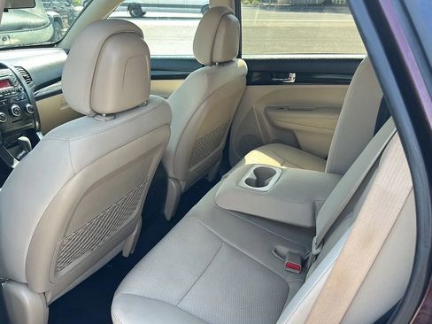 Used 2013 Kia Sorento LX image 8