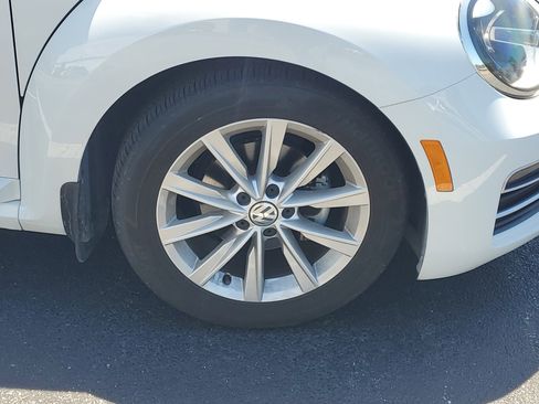 Used 2018 Volkswagen Beetle 2.0T SE image 4