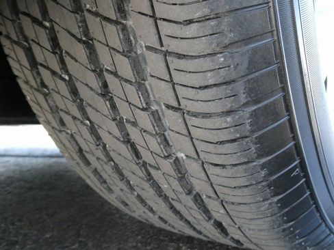 Used 2017 Chrysler Pacifica Touring-L image 12