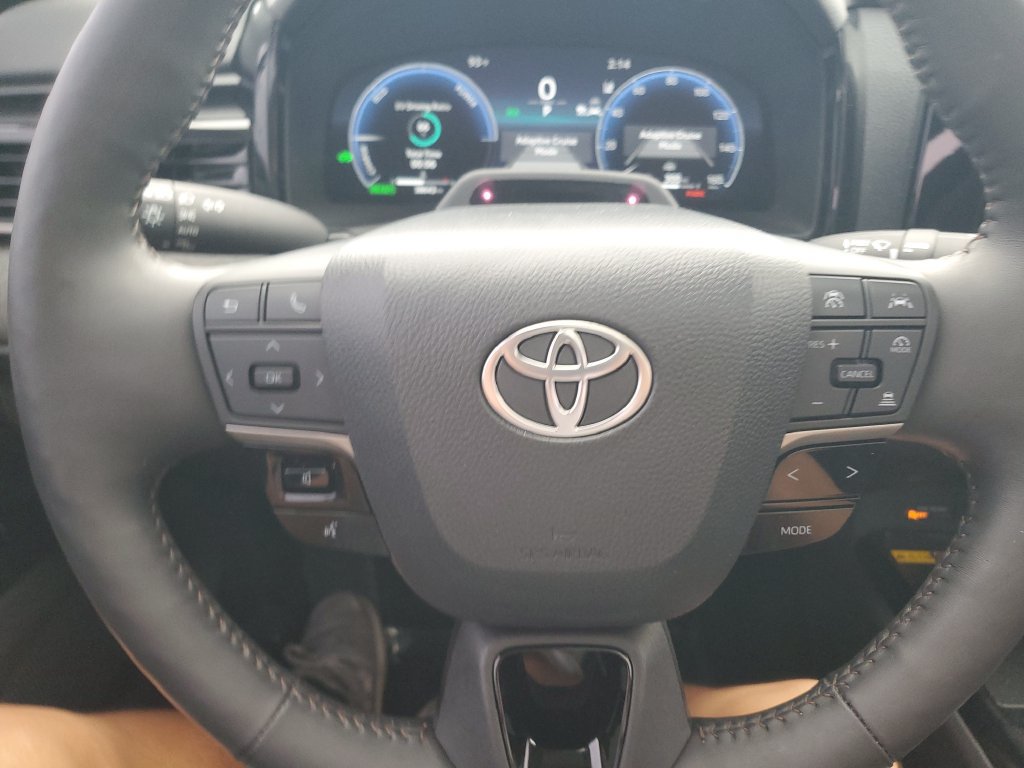 Used 2025 Toyota Camry XLE w/ Premium Plus Package FWD image 32