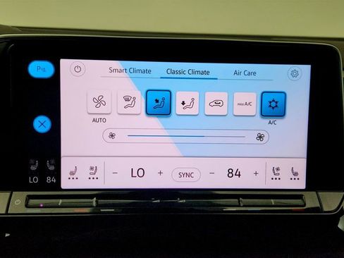 Used 2024 Volkswagen Atlas Cross Sport SE FWD image 17