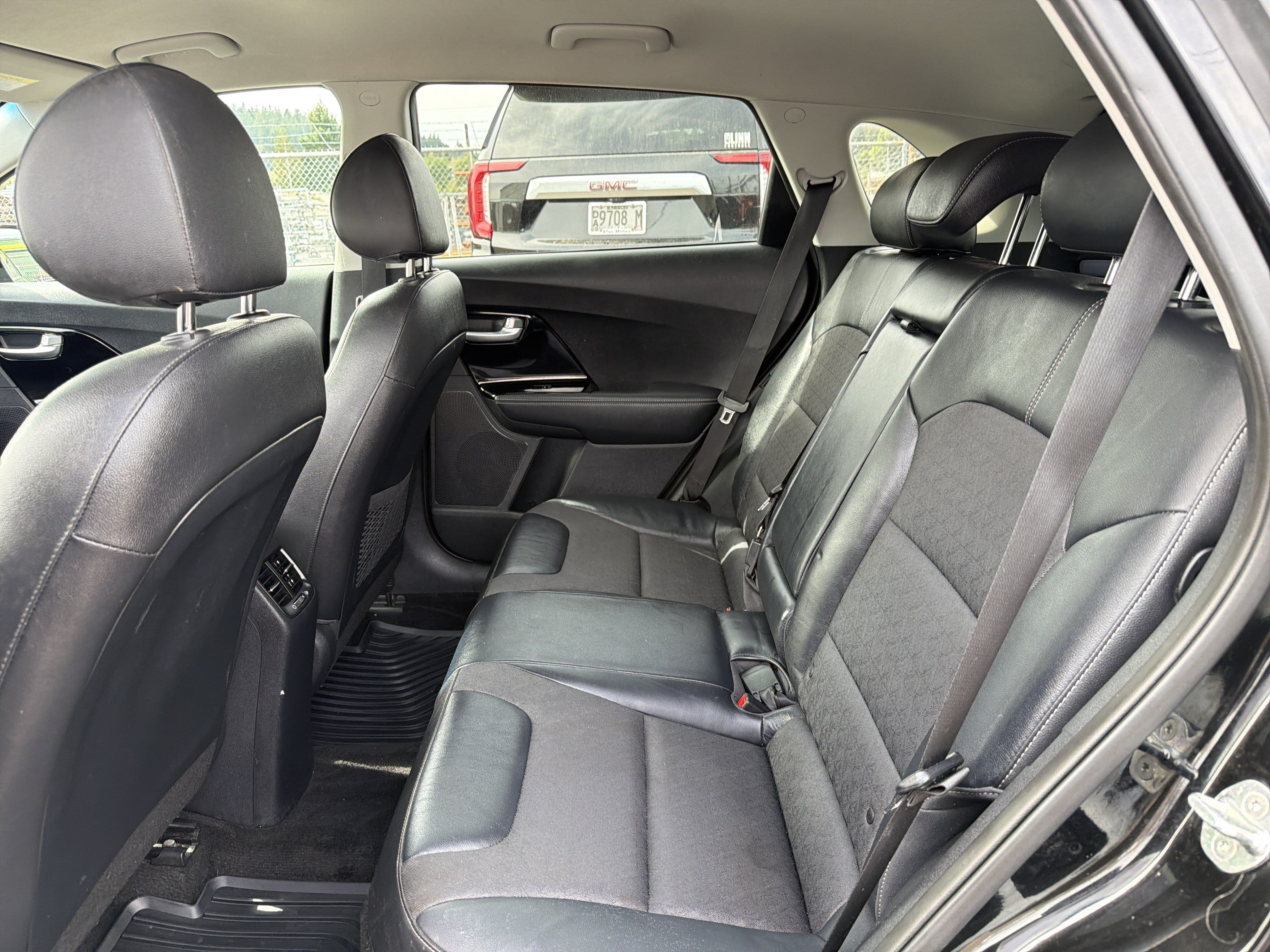 Used 2018 Kia Niro EX FWD image 9