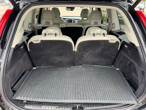 Used 2021 Volvo XC90 T5 Momentum w/ Climate Package FWD image 19