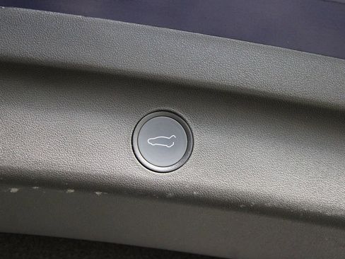 Used 2022 Tesla Model Y Long Range image 25