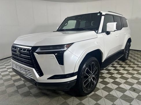Used 2024 Lexus GX 550 w/ Accessory Package (2T) AWD/4WD image 3