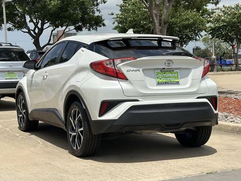 Used 2018 Toyota C-HR XLE FWD image 3