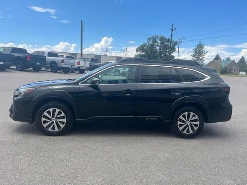 Used 2024 Subaru Outback Premium AWD/4WD image 9