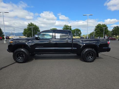 Used 2022 Toyota Tacoma Limited w/ Black Out Package (TMS) AWD/4WD image 11