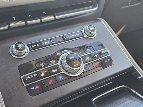 Used 2023 Lincoln Aviator Reserve w/ Equipment Group 201A image 12