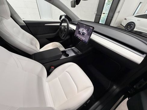 Used 2024 Tesla Model Y Long Range AWD/4WD image 20