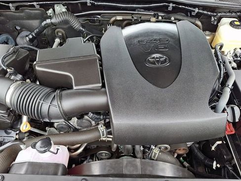 Used 2021 Toyota Tacoma TRD Off-Road w/ Technology Package AWD/4WD image 28