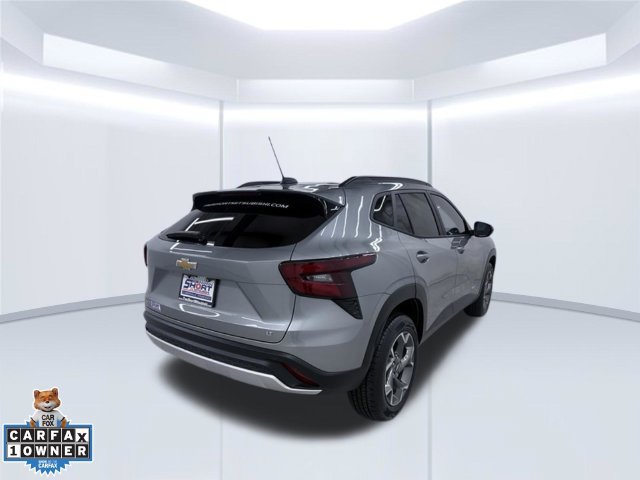 Used 2024 Chevrolet Trax LT w/ Driver Confidence Package FWD image 2