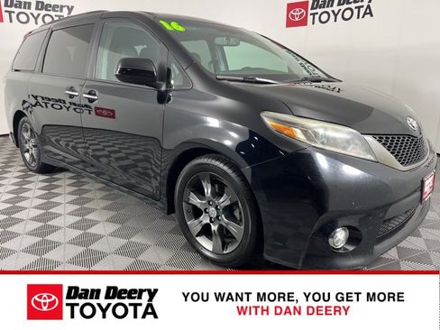 Used 2016 Toyota Sienna SE image 1