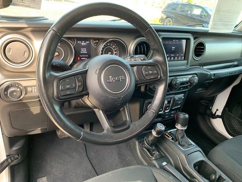 Used 2022 Jeep Wrangler Sport AWD/4WD image 17