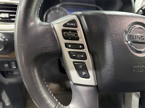 Used 2020 Nissan Titan SL w/ Moonroof Package image 18