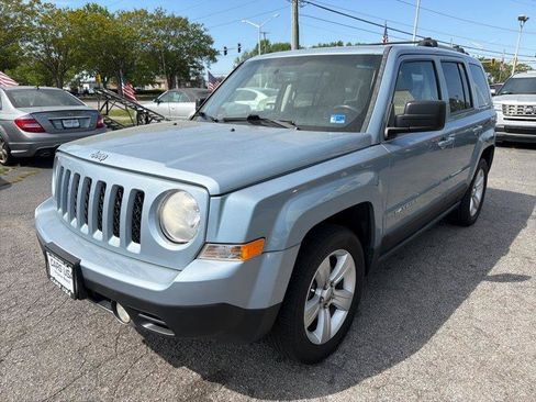 Used 2013 Jeep Patriot Limited w/ Sun/Sound Group FWD image 5