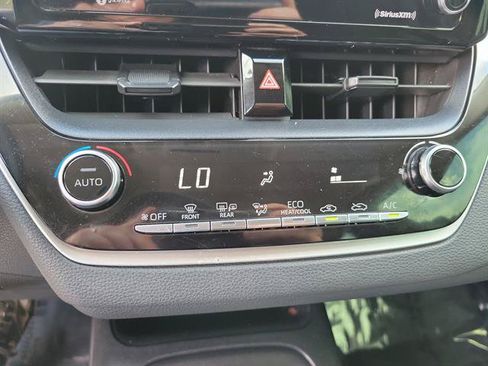 Used 2021 Toyota Corolla LE FWD image 13