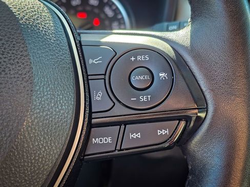 Used 2021 Toyota RAV4 XLE Premium image 22