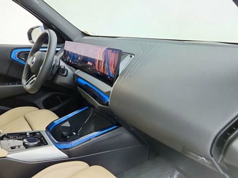 Used 2025 BMW X3 xDrive30i w/ Premium Package image 21