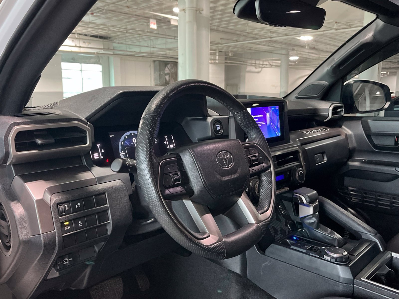 Used 2024 Toyota Tacoma SR5 AWD/4WD image 17