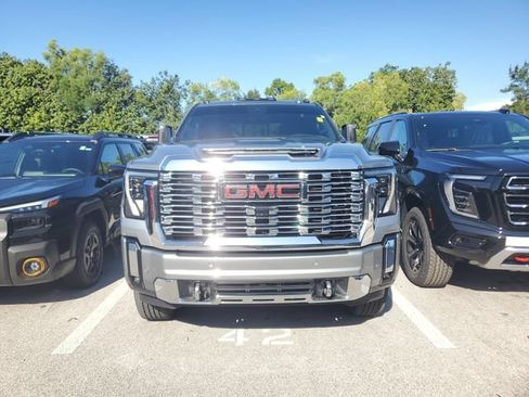 Used 2024 GMC Sierra 2500 Denali w/ Denali Reserve Package AWD/4WD image 2