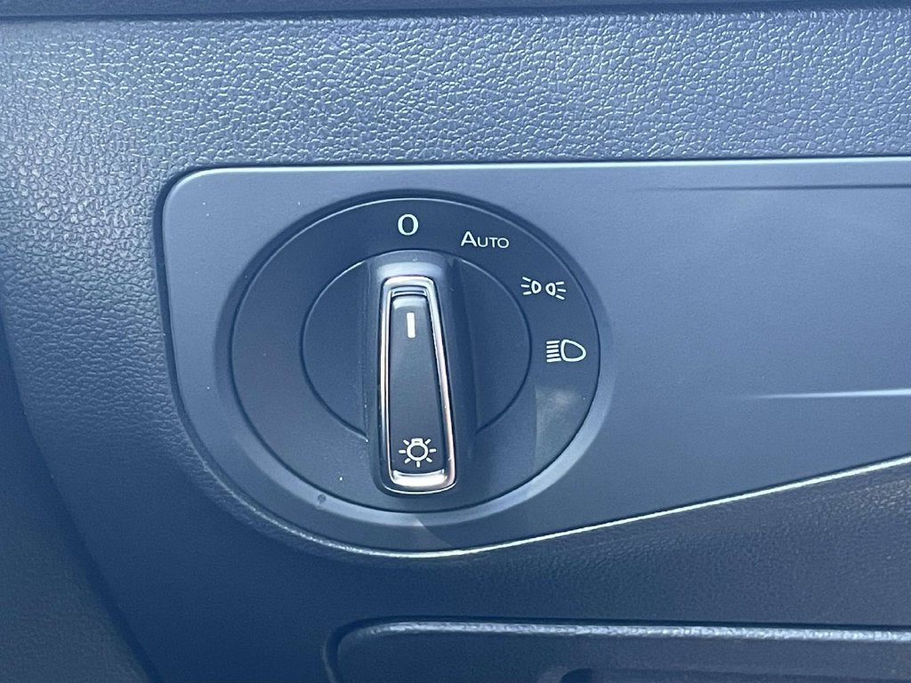 Certified 2022 Volkswagen Tiguan SE FWD image 21