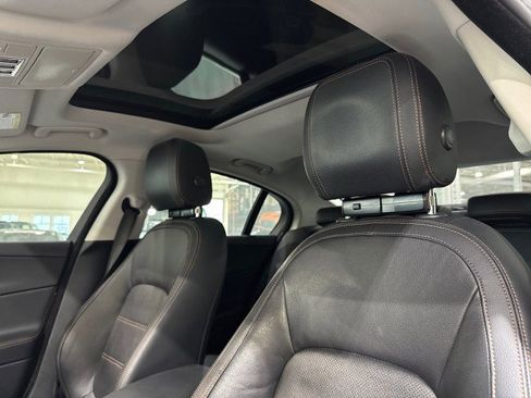 Used 2019 Jaguar XE Prestige AWD/4WD image 46
