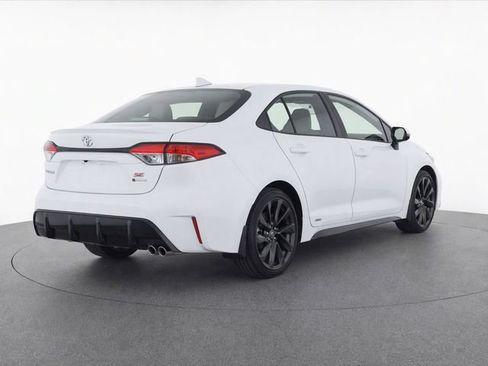 Used 2026 Toyota Corolla SE w/ SE Premium Package AWD/4WD image 4