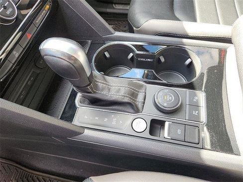 Certified 2022 Volkswagen Atlas SEL Premium image 17