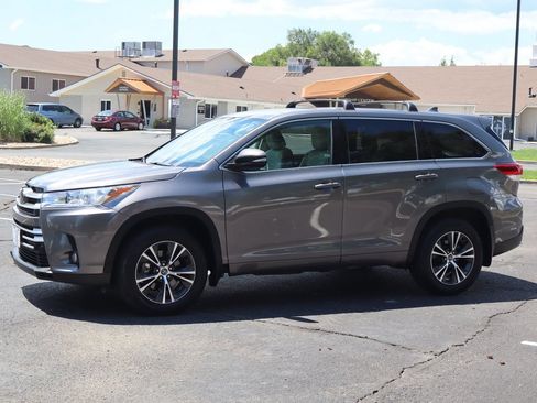 Used 2018 Toyota Highlander Plus AWD/4WD image 10