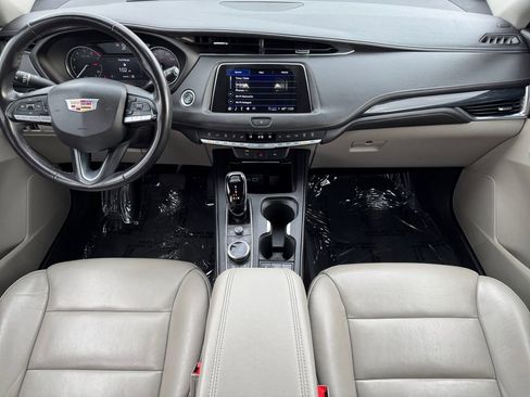 Used 2023 Cadillac XT4 Premium Luxury image 12