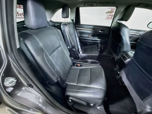 Used 2015 Toyota Highlander Limited Platinum AWD/4WD image 34