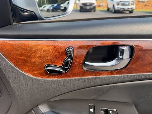 Used 2014 Hyundai Equus Signature RWD image 17