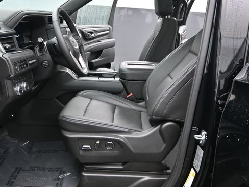 Used 2024 GMC Yukon XL Denali image 16