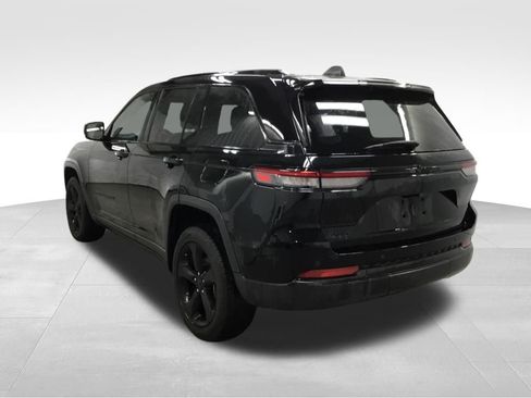 Used 2023 Jeep Grand Cherokee Altitude image 14