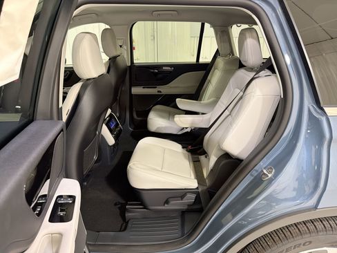 New 2026 Lincoln Aviator AWD image 24