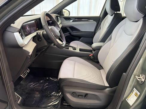 New 2026 Volkswagen Tiguan SE R-Line FWD image 5