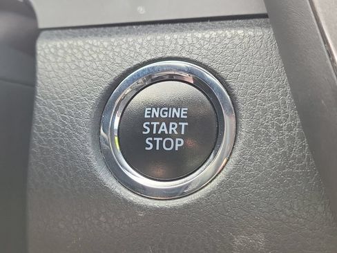 Used 2019 Toyota Camry SE w/ Convenience Package FWD image 29