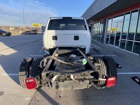 Used 2017 RAM 4500 Tradesman w/ Chrome Appearance Group image 11