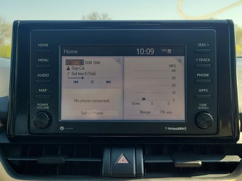 Used 2021 Toyota RAV4 LE image 28