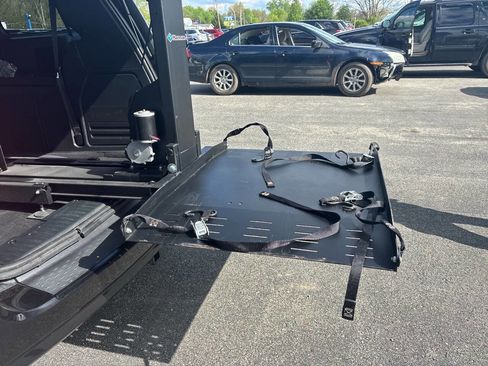 Used 2014 Dodge Grand Caravan SE FWD image 12