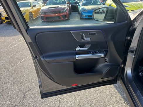 Used 2020 Mercedes-Benz GLB 250 4MATIC w/ Premium Package image 24