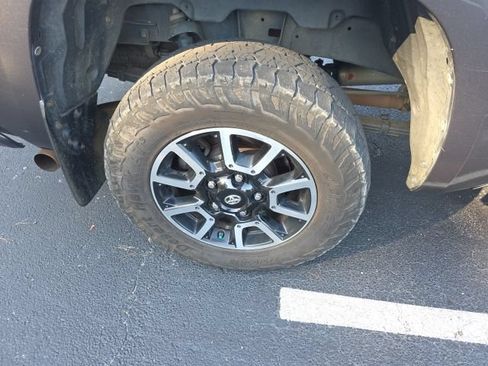 Used 2020 Toyota Tundra SR5 w/ SR5 Convenience Package AWD/4WD image 5